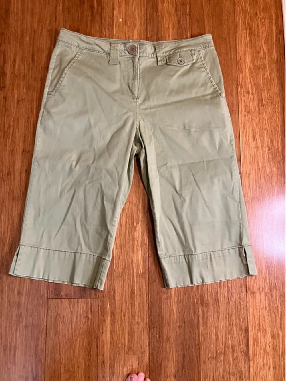 Woolrich Womens 10 Sage Green Stretch Cotton Cuffed Bermuda Shorts Y2K Knee